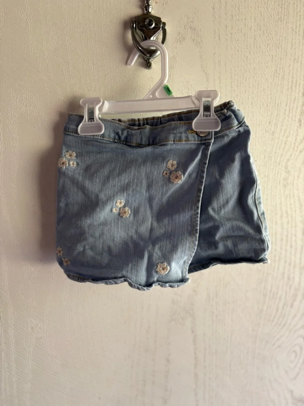 OshKosh B’gosh Denim Skort 4T Floral Embroidered Light Wash Toddler Skirt Shorts